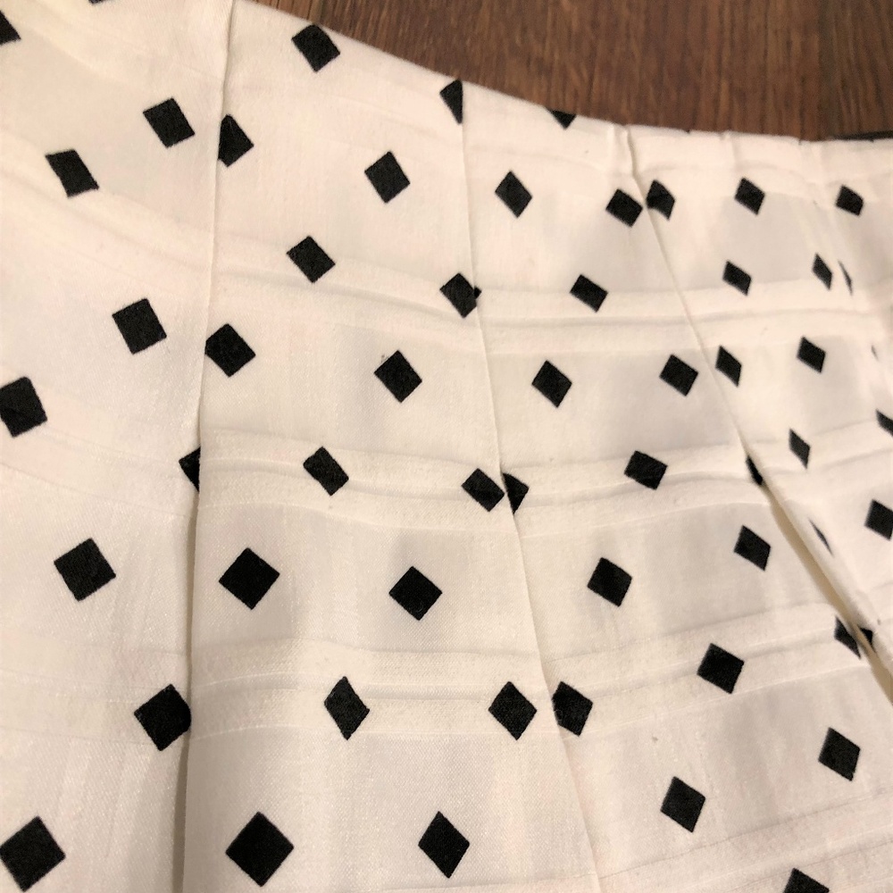 SOLD Banana Republic White and Black Diamond Skirt - Picture 8 of 8